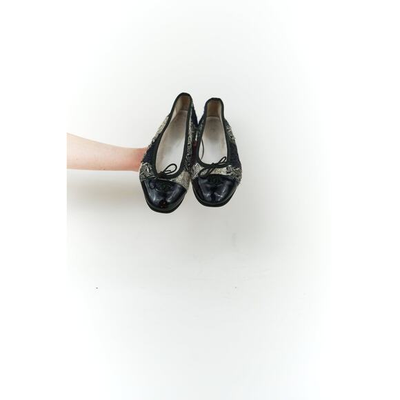 Chanel Black and White Tweed Cap Toe Flats, FR 38 - Picture 8 of 15